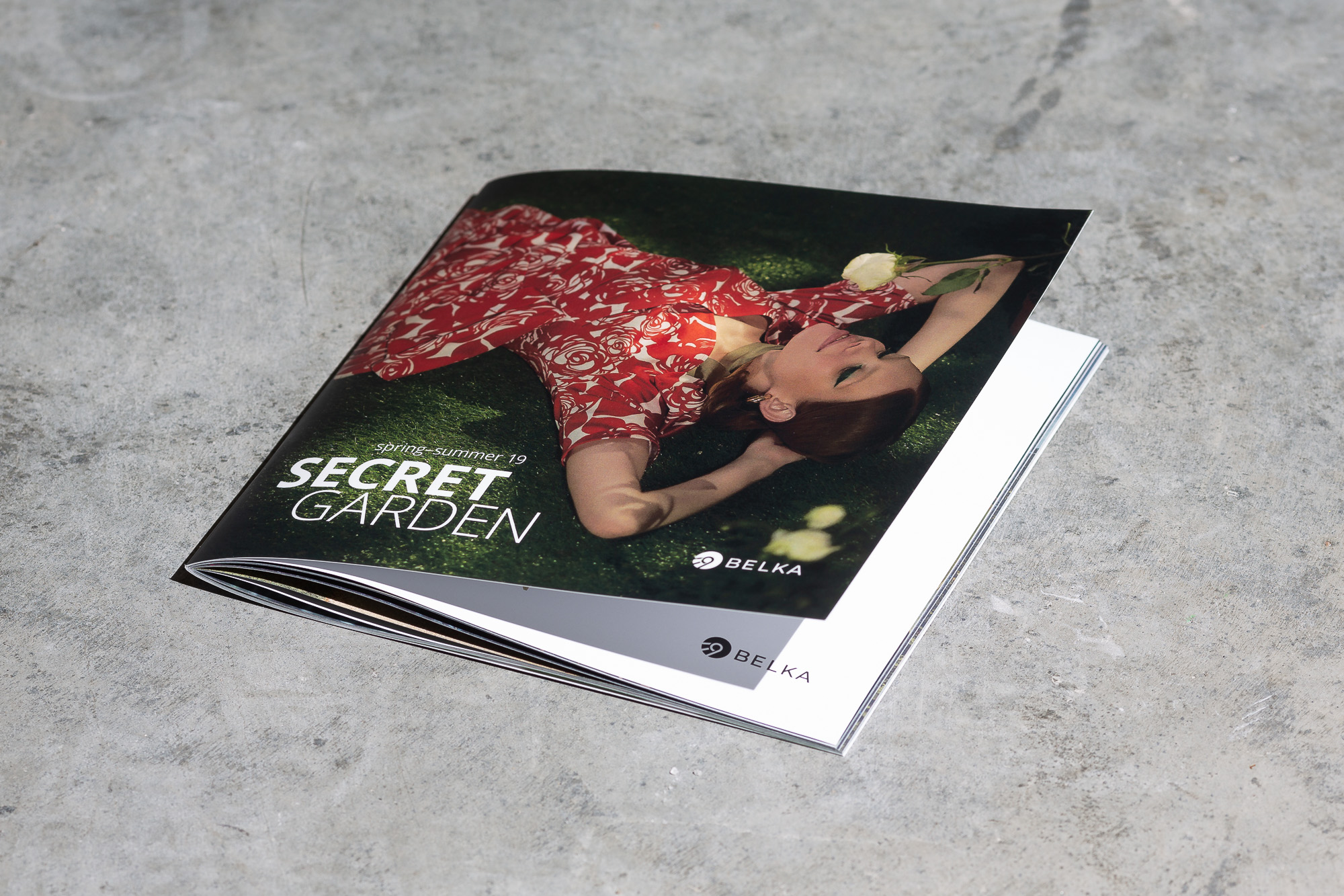 Обложка лукбука «Secret Garden» разработана в студии TrofotoDesign. Лукбук, полиграфия, брошюра, мода